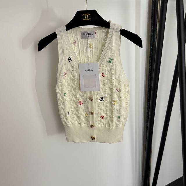 Style No. 20254077 Chane* new style small button colorful letter embroidered V-