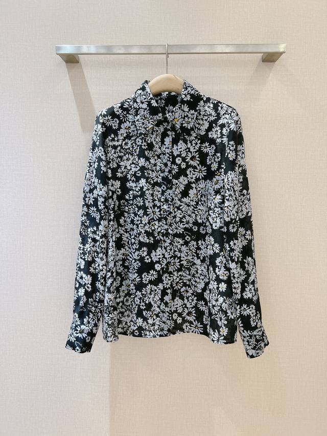 Burberry new product recommendation The small chrysanthemum lapel shirt is reall