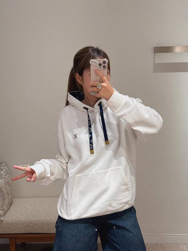 Louisvuitt* 25Fw New Early Autumn Hooded Sweatshirt with Hot Diamonds on the Che