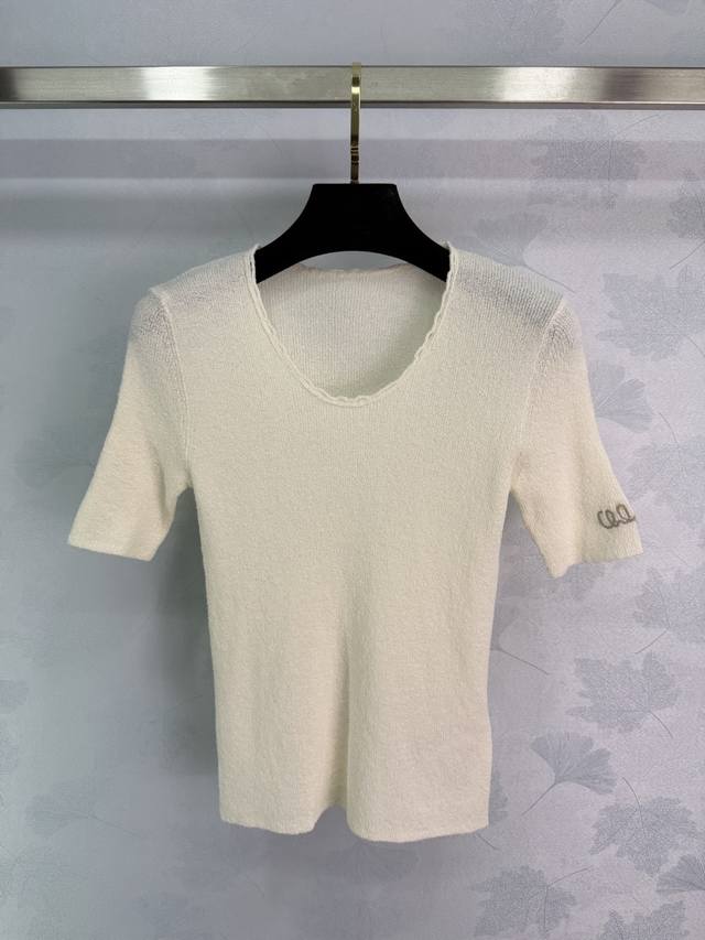 Ch*2025 Spring and Summer new style off-white V-neck knitted short sleeves, cuff