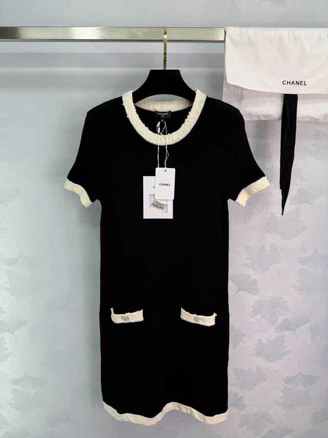 Ch*25Ss Early autumn latest Coco girl black and white contrast knitted dress Cus