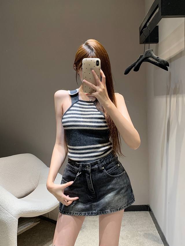 Miumi* 25Ss Spring and Summer new cashmere wool striped vest ح Exclusively devel