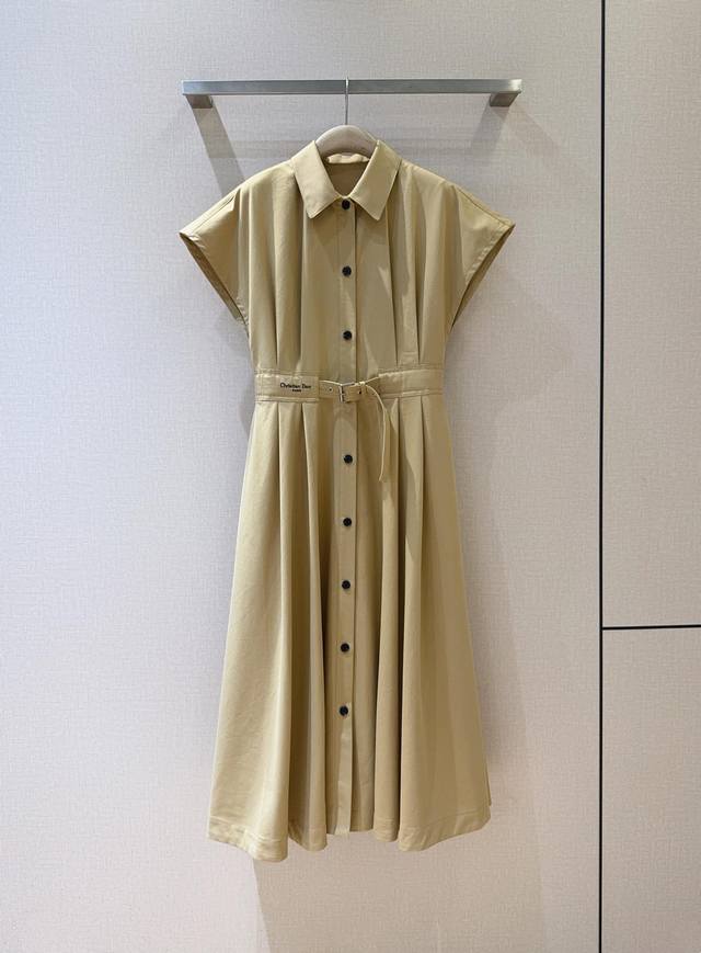 D new product recommendationSolid color lapel and cuffed sleeve dress! Classic l