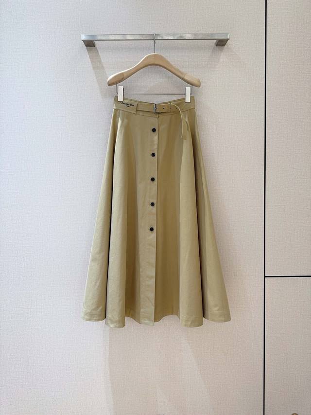 D's new style skirt A mid-length, solid-color, versatile skirt made of pure cott