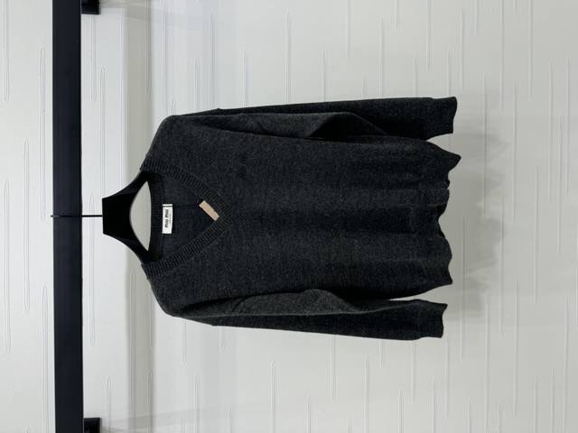 New original high-end quality Miumi*2025 early autumn latest series! V-neck pull