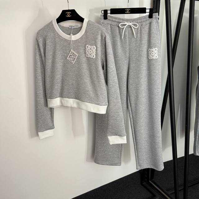 Style No. 20251001 Loew* new sports suit, long-sleeved pullover with embroidere
