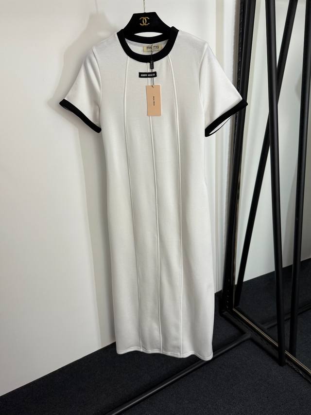Style No. 20254082 Miumi* New collar logo patch with smooth stitching, slim fit