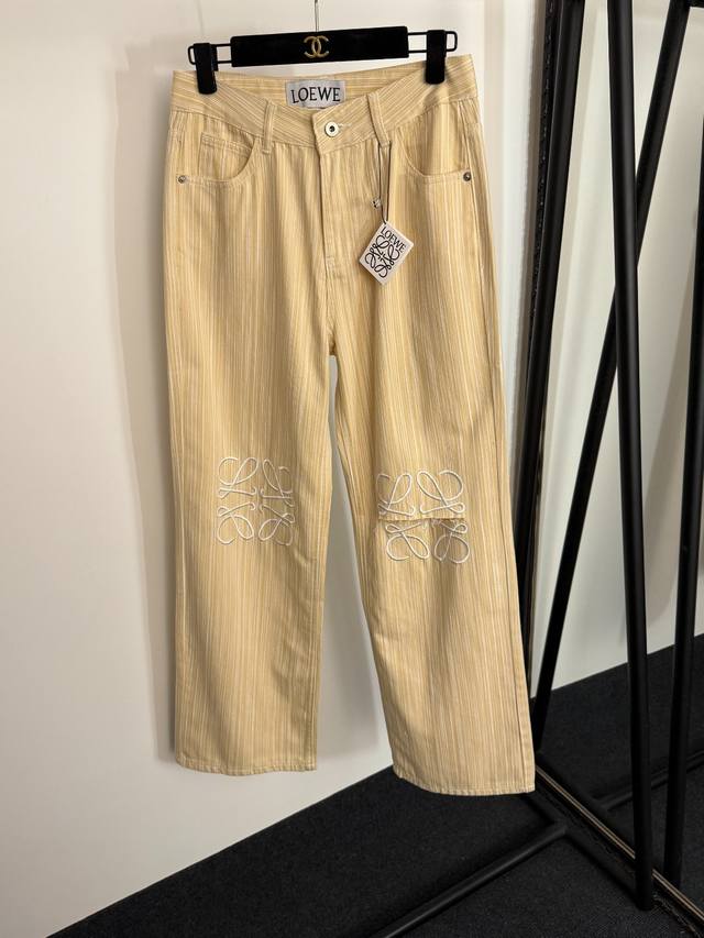 Style No. 20254078 Loew* new knee-cut hole logo embroidered wood grain striped