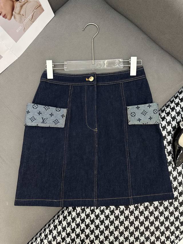 Louis Vuitto* 25Ss new denim skirt with pockets, monogram print, stitching, high