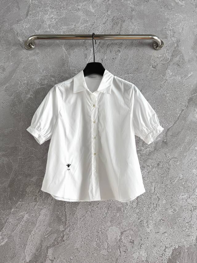 Spot Style No. 028P The puff sleeve shirt is made of poplin cotton, natural she