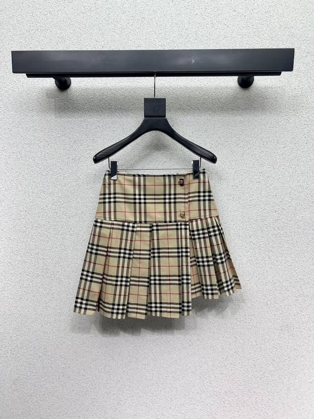 Burberry classic plaid short skirt Classic design, the upper body is exquisite
