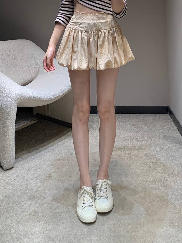 Miumi* 25Ss new spring and summer letter embroidered high waist flower bud pleat