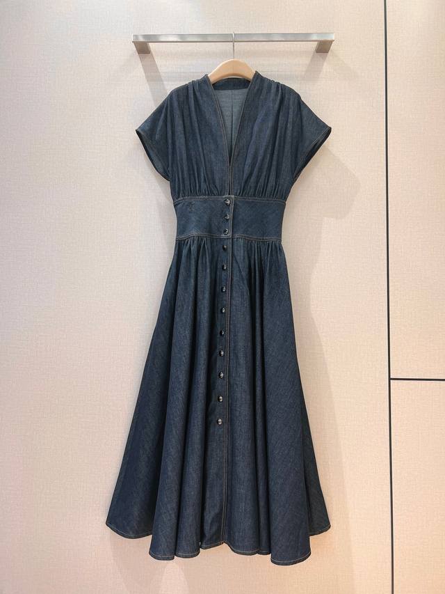 D's new product Grey blue washed denim dress with cuffs! Classic deep V-neck and