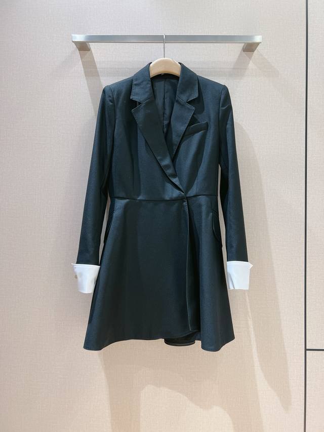 Ma*Xmar*A New Fall/Winter Style~ The end of fashion is minimalist. Black is time