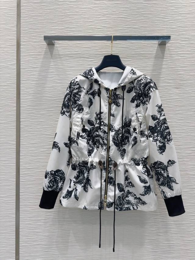 Louis Vuitto* 2025Ss new suit with printed fabrics that are simple yet luxurious