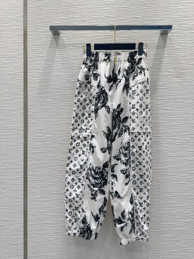 Louis Vuitto* 2025Ss new suit with printed fabrics that are simple yet luxurious