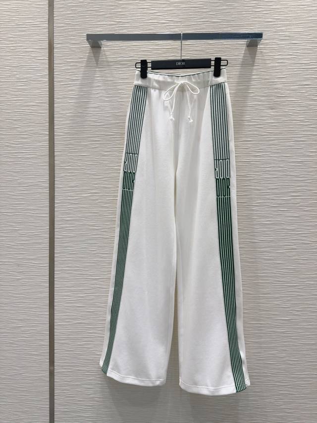 Christian Dio* 2025Ss new style is another favorite of fashionistas! Exquisite d