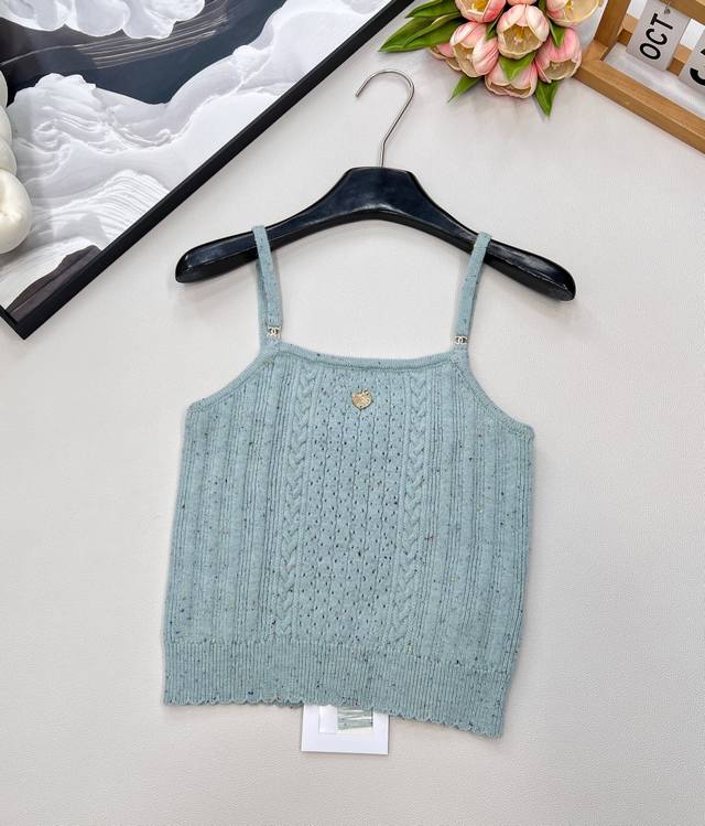 Chanel25A New knitted camisole from the Handicraft Workshop seriesحExclusive hig