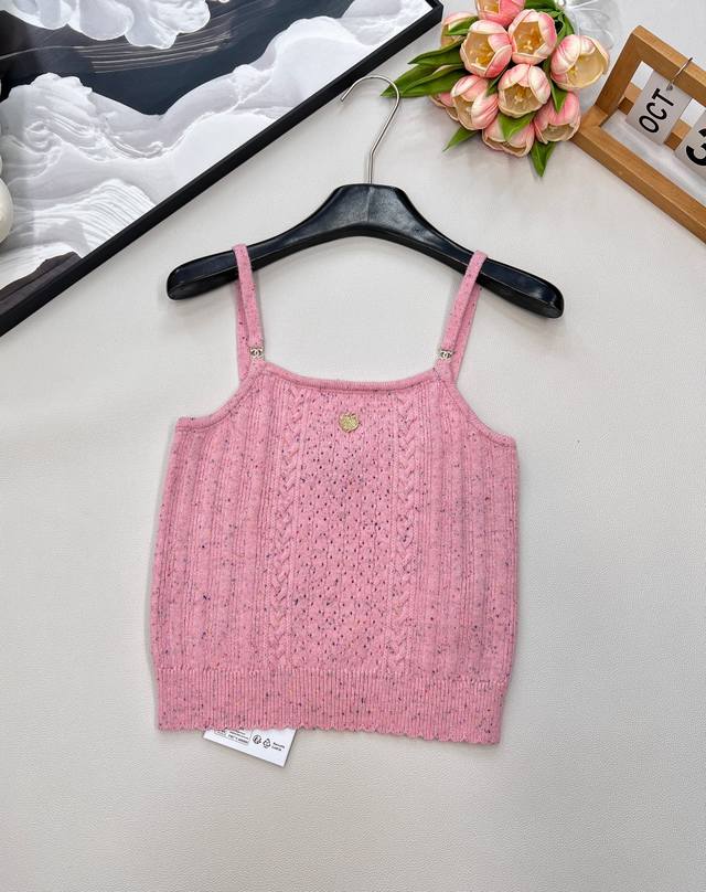 Chanel25A New knitted camisole from the Handicraft Workshop seriesحExclusive hig