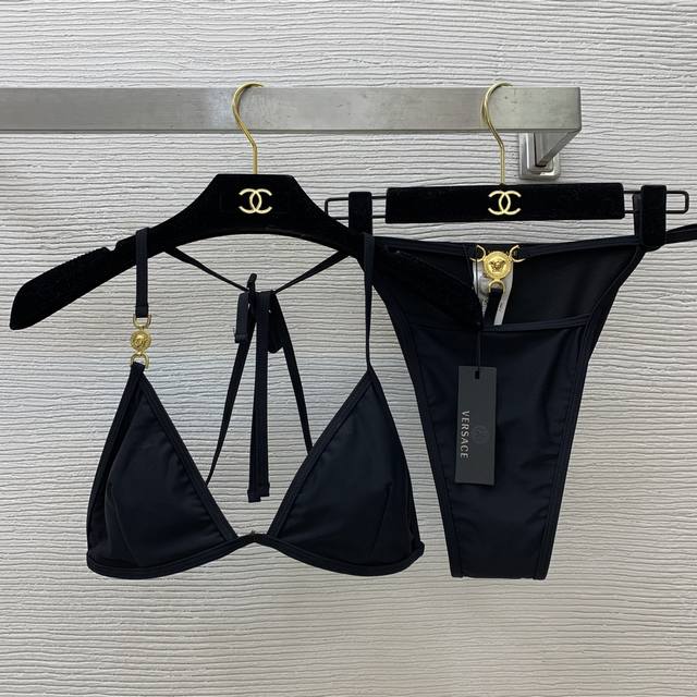 Style No. D24011734 Versac's latest sexy bikini two-piece swimsuit! Simple soli