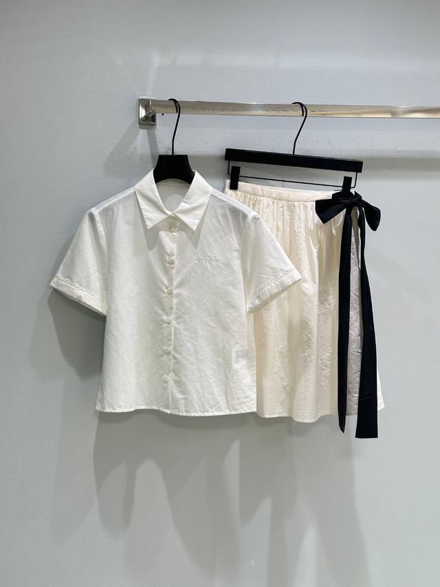 25Ss New for summer! The lustrous texture of fine grosgrain adds a couture touch