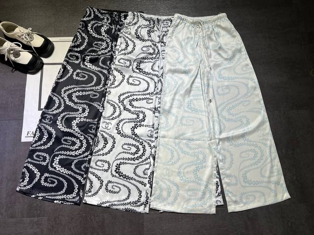 The hot-selling wide-leg pants are out, this year's super pattern, versatile an