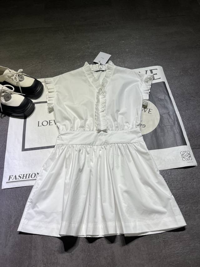Dio* Dior dress 25 new style, pleated V-neck cap sleeve short skirt, version dev