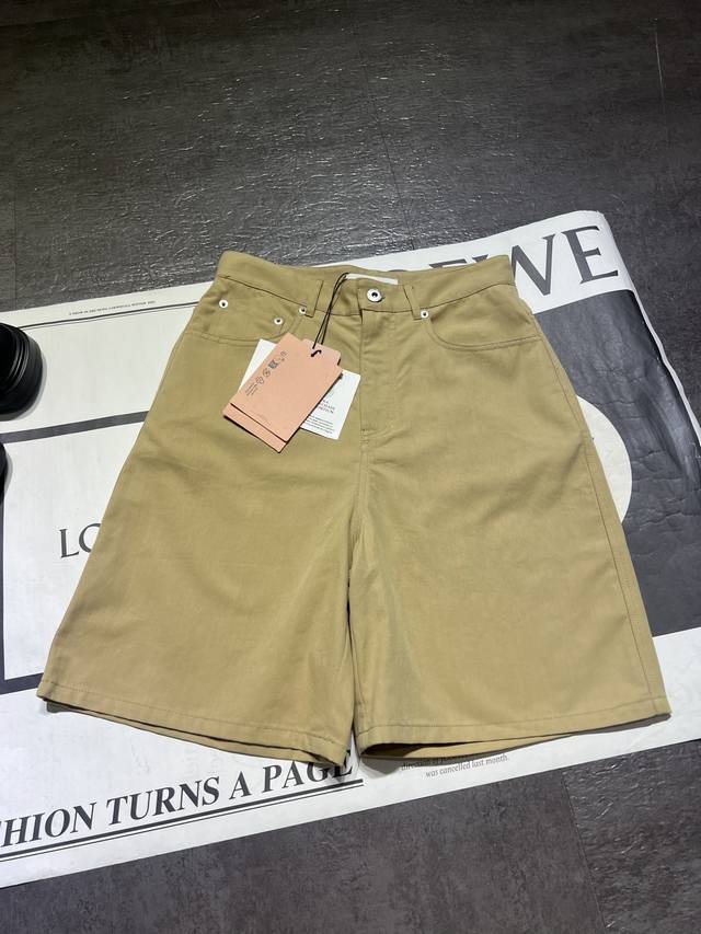 Original development Miu Mi* Miu Miu women's denim shorts are shipped, the offi