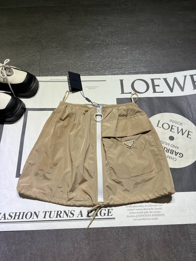 Prad* Prada 25 new women's nylon casual zipper metal logo short skirt P shipped,