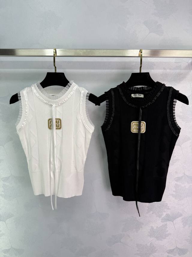 Miu*2025 Spring and Summer new knitted vest with diamond texture design on the c