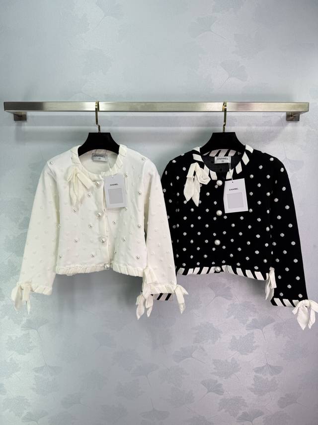 Ch*25 New pearl-decorated short jacket, with bow tie collar and cuff design, ful