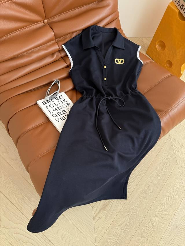 25Ss A navy blue dress with gold-lined logo embroidery for daily wear. It is a l