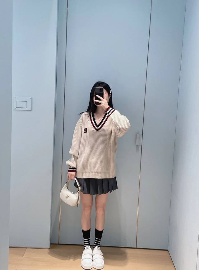Miumi* 25Fw Early Autumn New Casual Colorblock V-Neck Sweater | Exclusive Yb Dev
