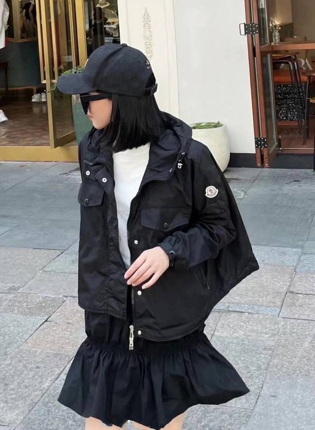 Moncler! Exclusive model! Customized letter logo metal hardware hooded loose sho
