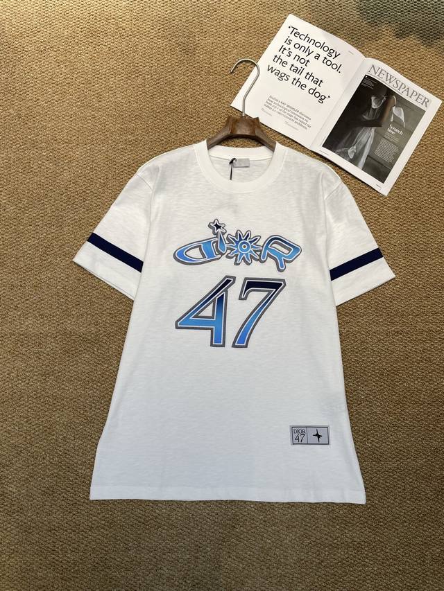 Dior's new T-shirt, this T-shirt is amazing! The personalized print is full of s