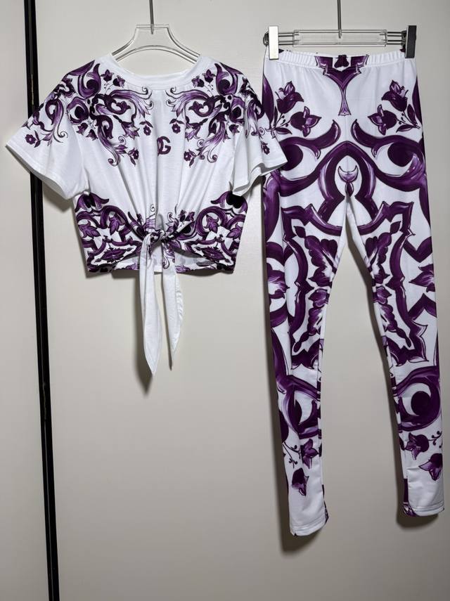 suit D