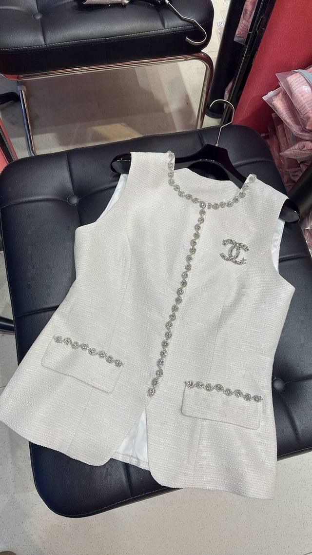 Chane*Heavy launch of heavy-duty vest tops, mid-length style, waist-hugging, ver