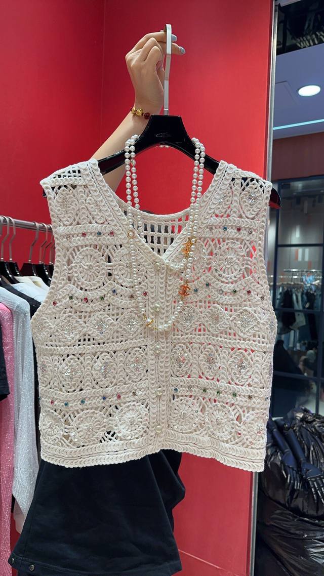 Strongly recommend the heavy-duty summer crochet hollow vest with a super positi