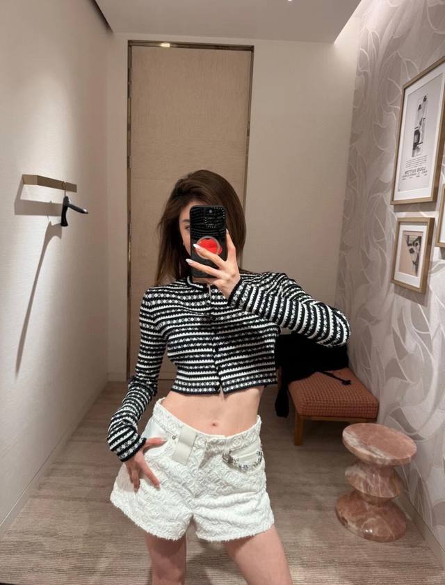 Lv! Special offer! Customized logo button contrast wave pattern jacquard short k