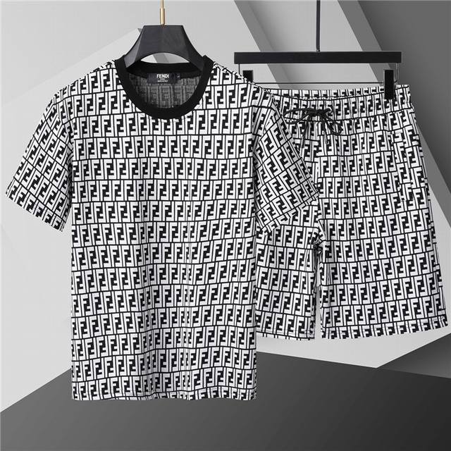 2025 Spring and Summer New T-shirt. Early Spring New Men's Round Neck Classic Lo