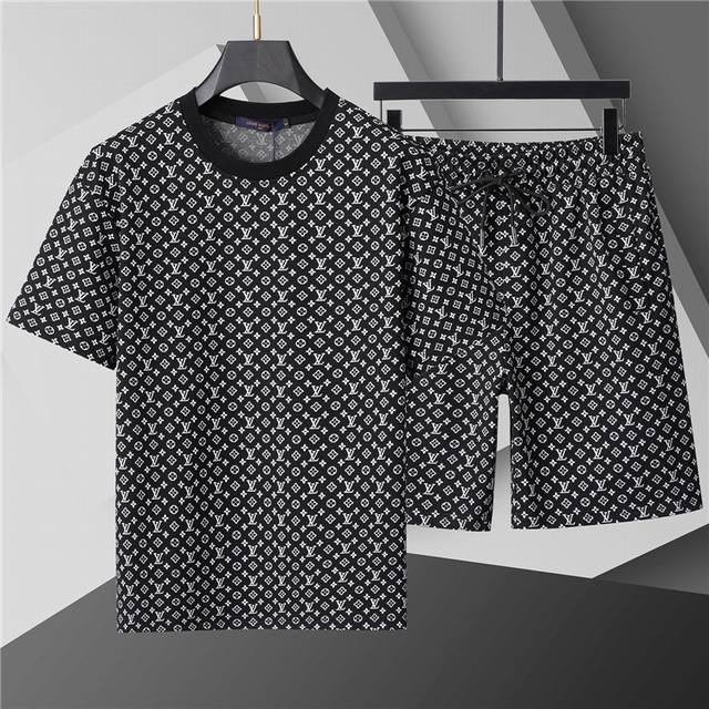 2025 Spring and Summer New T-shirt. Early Spring New Men's Round Neck Classic Lo