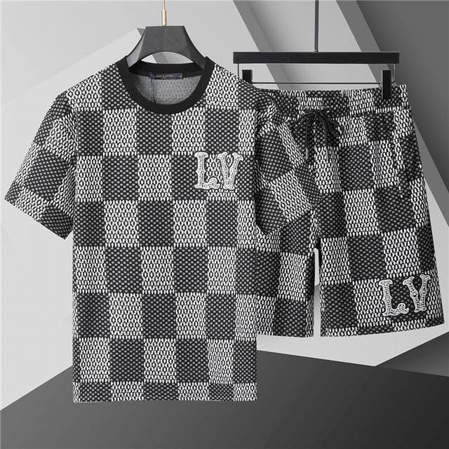 2025 Spring and Summer New T-shirt. Early Spring New Men's Round Neck Classic Lo