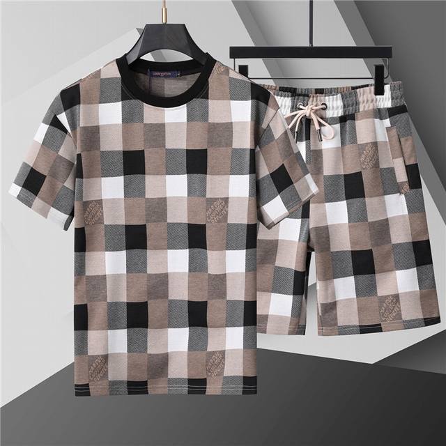 2025 Spring and Summer New T-shirt. Early Spring New Men's Round Neck Classic Lo