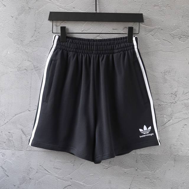 34103# Clover embroidered hem shorts shorts beach pants men and women Color: bla