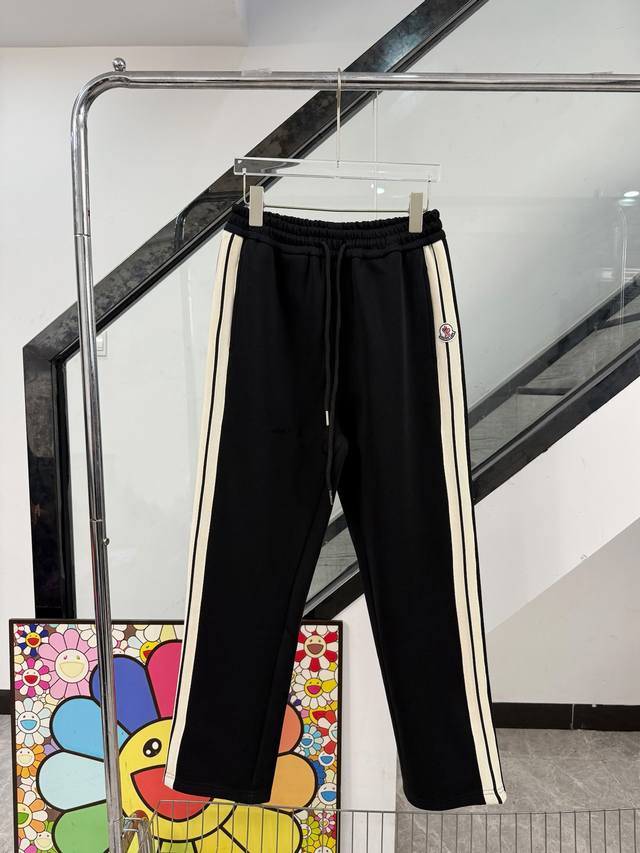 Style No. Z146 Moncler webbing offset classic small logo straight sweatpants Mo