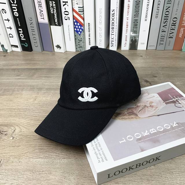 9737# #Chanel Chanel baseball cap soft top hat with sequin embroidery side label