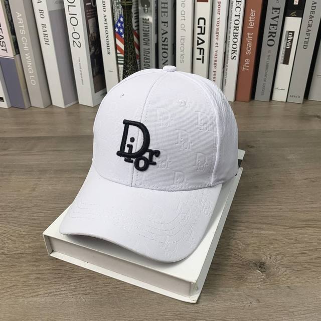 9701# #Dior Dior white classic hat men and women casual couple duckbill cap vers