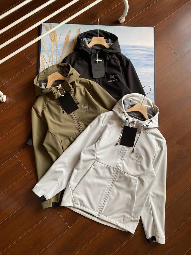 Arcteryx Gamma Lt Outdoor Windproof, Waterproof, and Rainproof Softshell Hooded