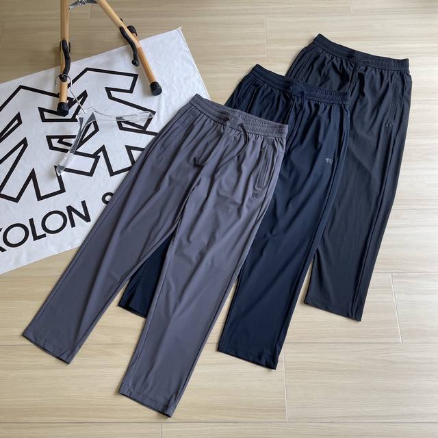 are a must-have for summer. These classic three-color men's quick-drying pants k