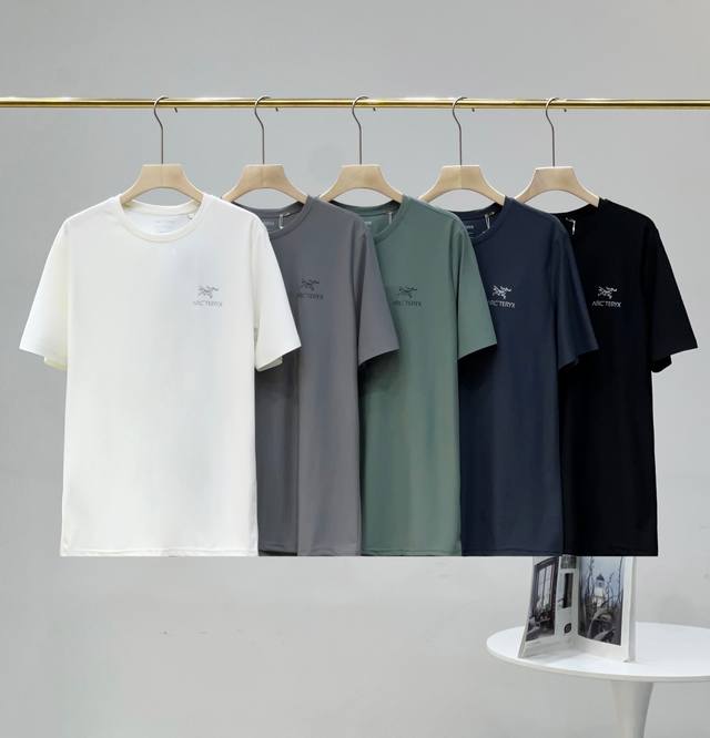 Arc'teryx, a top brand for outdoor enthusiasts, offers a simple and stylish spri